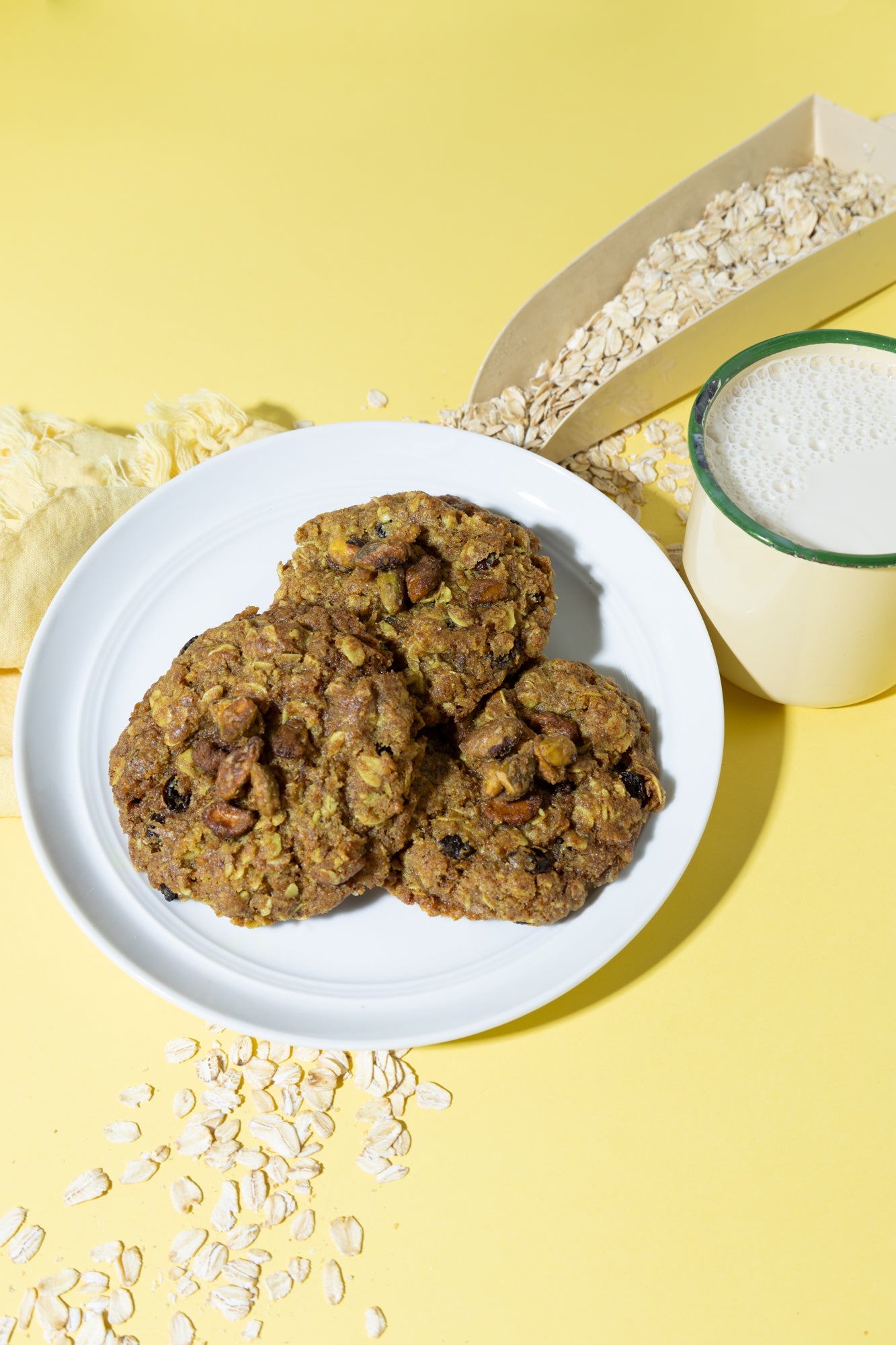 Vegan oatmeal cookie with candied pistachios and cardamom